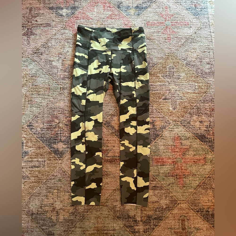 lululemon Camo fast & free crop size 4